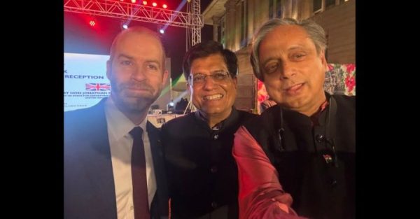 Shashi Tharoor and Piyush Goyal’s Unexpected Selfie Amid Kerala’s Political Divide