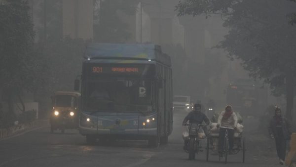 Delhi Chokes as Air Pollution Hits ‘Severe’ Levels, Triggering Health and Policy Alarm
